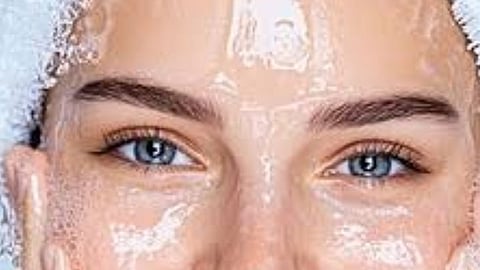 Face Cleansing : साबणाऐवजी रोज फेस वॉश वापरणे का फायदेशीर ठरते? जाणून घ्या महत्व 