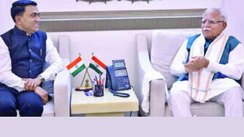 नवी दिल्ली : केंद्रीय मंत्री मनोहरलाल खट्टर यांच्याशी चर्चा करताना मुख्यमंत्री डॉ. प्रमोद सावंत.