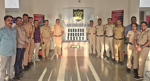 Satara Police: वाठार स्टेशन पोलिसांकडून चोरीचे २५ मोबाईल हस्तगत