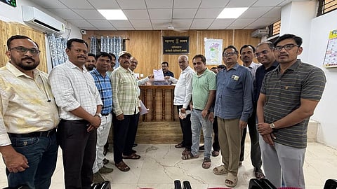 संबधितावर कारवाई करण्याची मागणी डॉक्टर्स संघटनेने तहसिलदार यांना निवेदनाद्वारे केली.     
