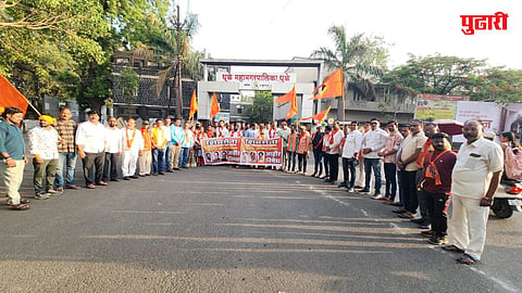 Dhule news | धुळ्यात शिवसेना पक्षाच्यावतीने फुटीर खासदारांचा प्रचंड घोषणाबाजी करीत निषेध 