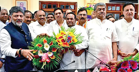 Karnataka Politics: काँग्रेसचा विरोधकांना ‘पंच’