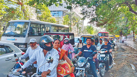 Satara News: झेडपी ते बॉम्बे रेस्टाॅरंट मार्गावर वाहतूक कोंडी