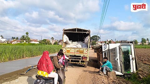 Kasba Beed Cement Dumper Overturns