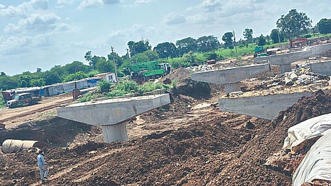 Nipani News: वेदगंगा नदीवरील पिलर पुलाचे काम वेगात