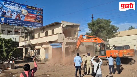 Kolhapur news | तावडे हॉटेल परिसरात महापालिकेचा 'हातोडा'; विनापरवाना व्यावसायिक बांधकामे जमीनदोस्त