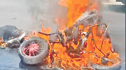 Sangli Accident: बस-दुचाकी अपघातात युवकाचा जळून मृत्यू