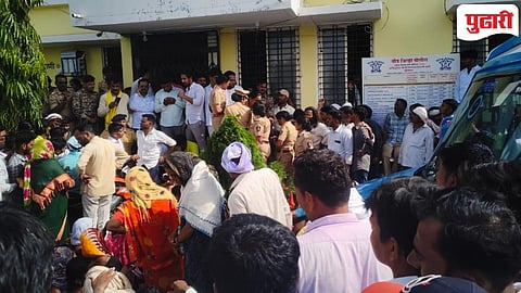 Kej Crime | विलास घुले यांचा मृतदेह केज पोलिस ठाण्यात आणला :  खून प्रकरणी केज कडकडीत बंद! तणावपूर्ण परिस्थिती