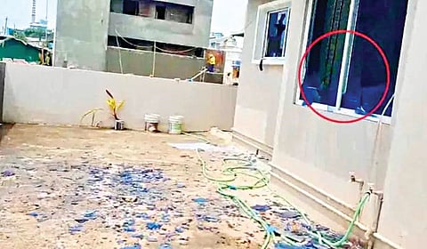Belagavi news: माजी महापौरांच्या घरावर दगडफेक 