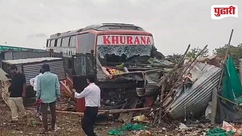 Private Bus Crash Washim 