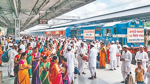 Ashadhi Wari: आषाढीसाठी ५४ विशेष रेल्वे गाड्या 