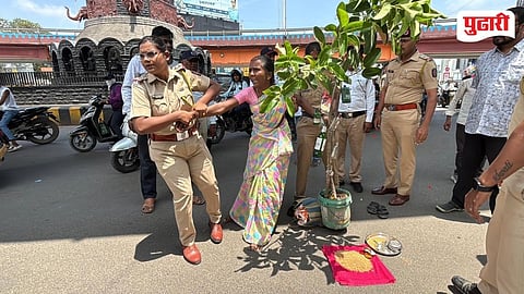 Liquor Ban Protest | वडाच्या झाडाला दारूच्या रिकाम्या बाटल्या लटकवून मारल्या फेऱ्या: दारूबंदीसाठी महिलेचे अनोखे आंदोलन 
