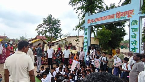 Gadchiroli News : हिरापूरच्या विद्यार्थ्यांनी टाकला शाळेवर बहिष्कार, जमीन अधिग्रहणाच्या मुद्द्यावर चिमुकल्यांची नाराजी