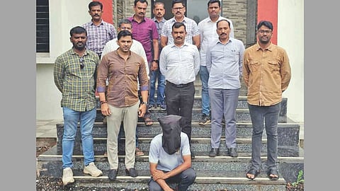 Satara crime: पॅरोलवरील फरार आरोपीला बेड्या