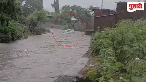 Vasai rain update : वसईत जोरदार पाऊस, पुराच्या पाण्यात वाहून गेल्या दोन कार