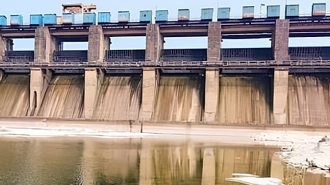 Hatnur Dam : हतनूर धरणाचे ४ दरवाजे अर्धा मीटरने उघडले; तापी नदीपात्रात ५,३६८ क्युसेक पाण्याचा विसर्ग