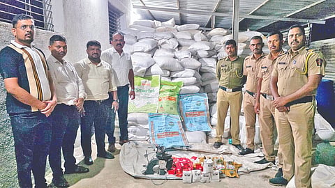 Satara Fake Fertilizers: बनावट खते व कीटकनाशकांचा साठा जप्त