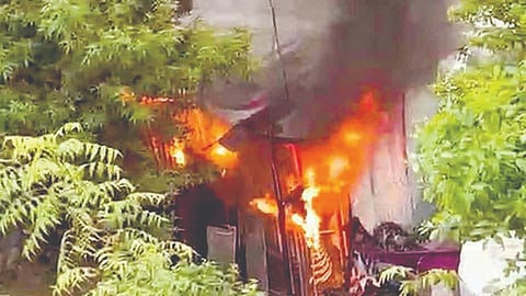 Satara Cylinder blast: सिलिंडरच्या स्फोटाने पत्र्याचे घर खाक