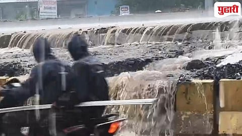 Raigad Rain News | आंबेवाडी वरसगांव बाजारपेठेतील उड्डाण पुलावरून चक्क कोसळतोय धबधबा! 