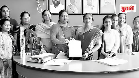 मालवण : भटक्या कुत्र्यांच्या समस्येसंदर्भात महिलांनी नगराध्यक्षा ममता वराडकर यांना निवेदन दिले.
(छाया : उदय बापर्डेकर)