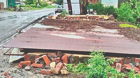 Shirala ST Shed Collapse: एसटीचे शेड कोसळले; एक गंभीर