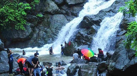 Palghar News : वसईतील पर्यटन स्थळावर जाण्यास १५ जुलैपर्यंत बंदी; धबधबे, समुद्र किनारे आणि किल्ल्यात जाण्यावर निर्बंध