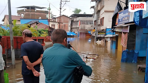 Khed flood situation: खेडमध्ये पूरस्थिती कायम; बाजारपेठ १५ तासांहून अधिक काळ पाण्याखाली, वीजपुरवठा खंडित