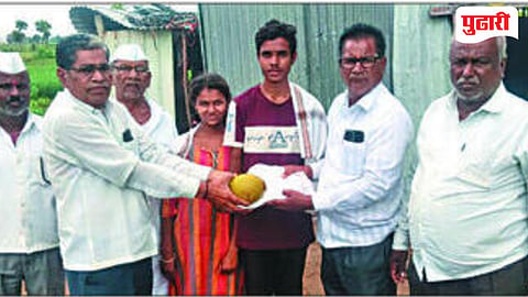 Orphan Siblings | "आईचे छत्र हरपले, वडील मजुरीला; पण नगरसूलच्या 8 ज्येष्ठांनी अनाथ बहीण-भावंडांच्या शिक्षणाची घेतली जबाबदारी"