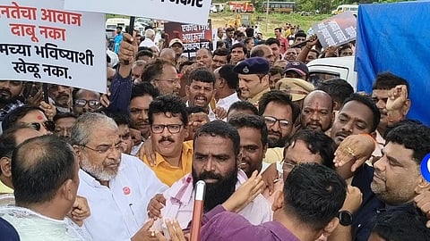 Raju Shetti | मिठमुंबरी जलसमाधी आंदोलनाप्रकरणी राजू शेट्टी, विनायक राऊत, महादेव जानकर यांच्यासह २५ जणांवर गुन्हे दाखल 