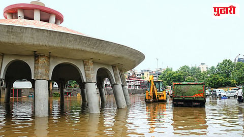 Nashik Godavari Flood | "गोदावरीचा पूर ओसरला, पण रामतीर्थाला जलपर्णीचा फास!; मनपाकडून युद्धपातळीवर स्वच्छता मोहीम सुरू"