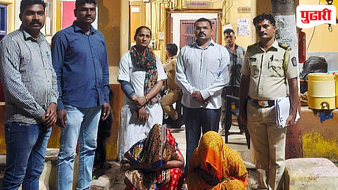 Beed crime : बसस्थानक परिसरात महिलांना बोलण्यात गुंतवून हातचलाखीने दागिने चोरी 