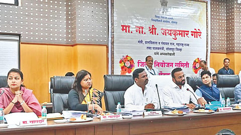 Jaykumar Gore: शहरातील आदीला नदीसह नाल्यांचे रेखांकन निश्चित करा