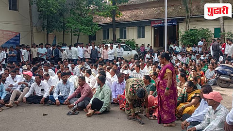 Mahakave gramstha protest Kagal : 'त्या' मुलीला पालकांच्या ताब्यात द्या; महाकवे ग्रामस्थांचे कागल पोलीस ठाण्यासमोर तीव्र ठिय्या आंदोलन