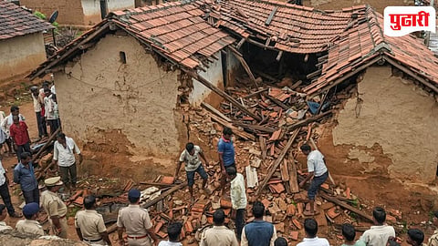 Karnataka news: मातीच्या घराचे छत कोसळून दोन मजुरांचा मृत्यू