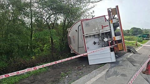 LPG gas tanker accident | मुंबई-अहमदाबाद महामार्गावर एलएनजी गॅस टँकर पलटी; स्थानिक रहिवाशांना सतर्कतेच्या सूचना 