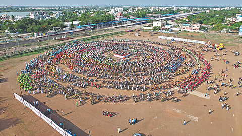Ashadhi Wari: पंढरपुरात ४ हजार सायकलस्वारांचे रिंगण  