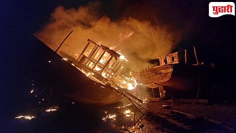 Ratnagiri Fire | आंजर्लेत पार्किंग केलेल्या मासेमारी बोटींना भीषण आग; दोन बोटी जळून खाक 