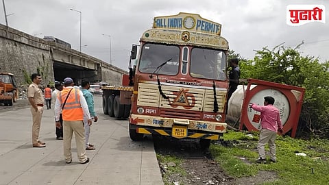 Mumbai Ahmedabad Highway  Chemical Tanker Overturns
