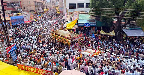 Ashadhi Wari: माऊलींना निरोप देताना लोणंदकर भावूक