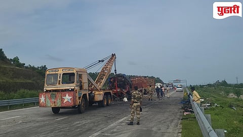 Wardha Accident | समृद्धी महामार्गावर ट्रक- कारच्या भीषण अपघातात सहा जणांचा जागीच मृत्यू : एकाच कुटुंबातील तिघांचा समावेश