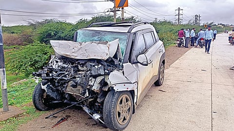 Sangli Accident: जतजवळ ट्रकची मोटारीस धडक 