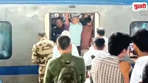Kalyan AC Local  Train Technical Failure