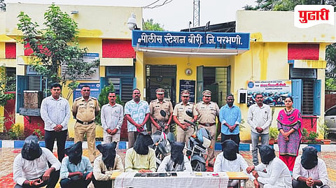 Parbhani crime: बोरी पोलिसांची मोठी कारवाई; जुगार अड्ड्यावर छापा, १२ जणांवर गुन्हा दाखल, २.३३ लाखांचा मुद्देमाल जप्त