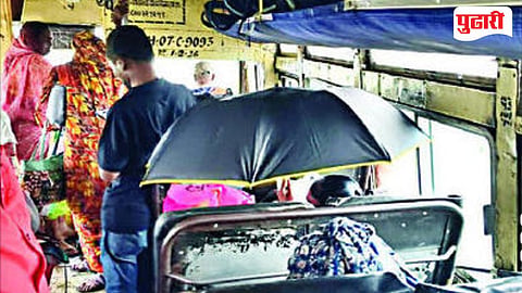 MSRTC Bus Leaking |"एसटीतही छत्री उघडून प्रवास करण्याची वेळ!नाशिक-करंजुल बसमधील दयनीय अवस्थेवर प्रवाशांचा संताप"