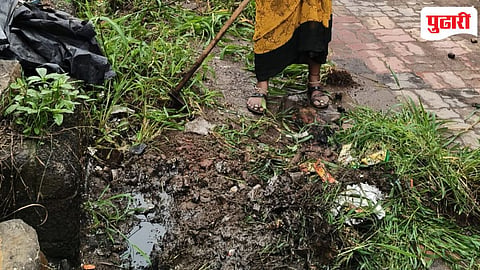 Shirdhon cleanliness: शिरढोणमध्ये तब्बल दोन वर्षांनंतर स्वच्छतेला वेग; १८ कंत्राटी कामगारांचे पथक कार्यरत