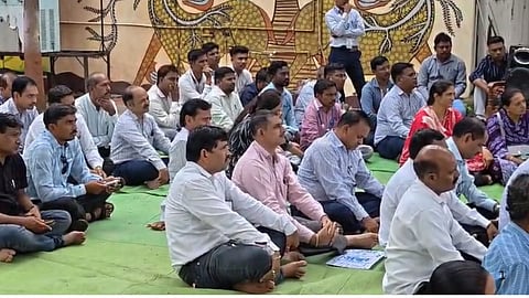 Jalgaon Tribal Staff Protest 