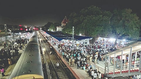 Pandharpur Ashadhi Wari: पंढरपूर आषाढी वारीत मध्य रेल्वेला सव्वा कोटीचे उत्पन्न