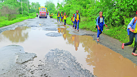 Jalna Road Bad Condition : रस्त्याची दुरवस्था थांबवणार कोण?
