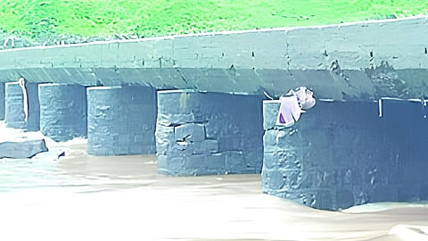 Walkas Behere Bridge Cracks