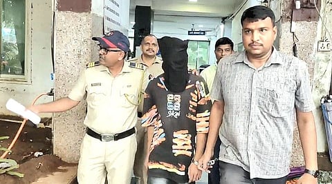 Dombivli Crime : डोंबिवलीत अल्पवयीन मुलीवर अत्याचार; हॉटेल चालकासह तिघांना मानपाडा पोलिसांकडून अटक